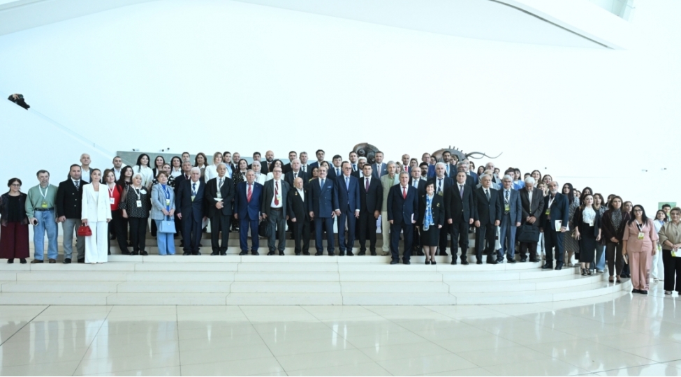 heyder-eliyev-merkezinde-nesimi-festivalinin-achilishi-olub