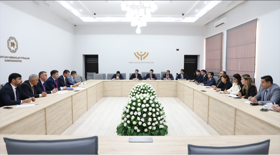 ahik-de-telebeler-arasinda-idman-yarishlarinin-teshkili-ile-bagli-gorush-kechirilib