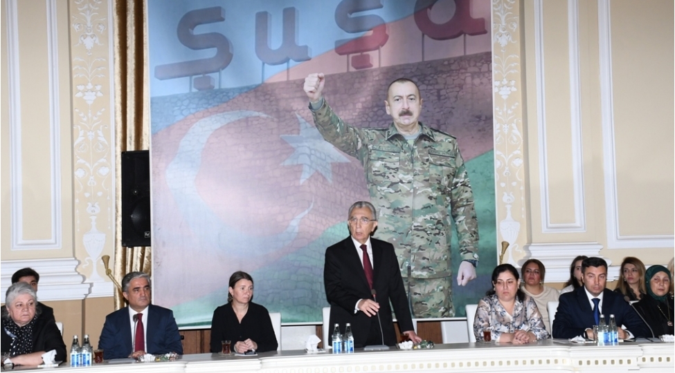 eldar-ezizov-shehid-aileleri-ile-gorushdu-foto