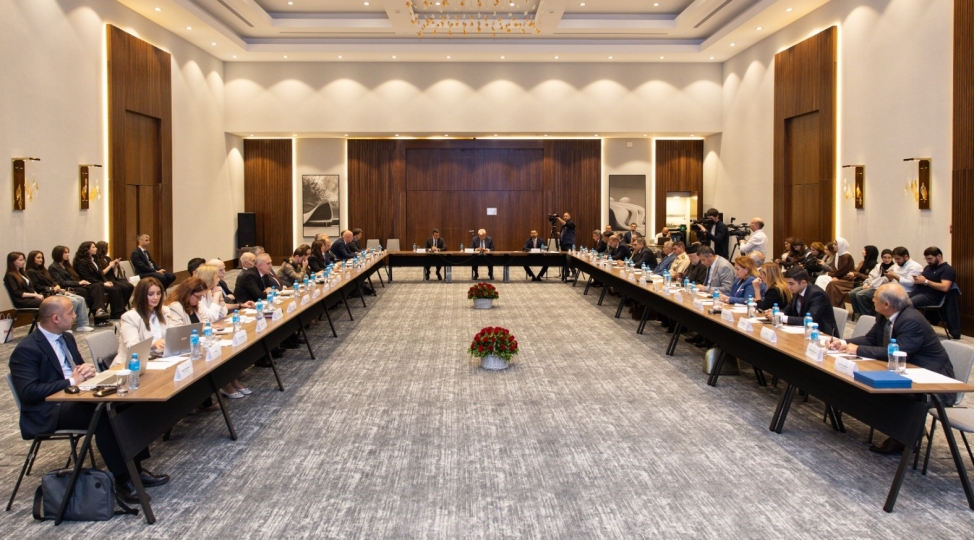 qarabagin-azad-olunmasi-ve-dirchelishinde-ictimai-hemreyliyin-rolu-movzusunda-deyirmi-masa-kechirilib