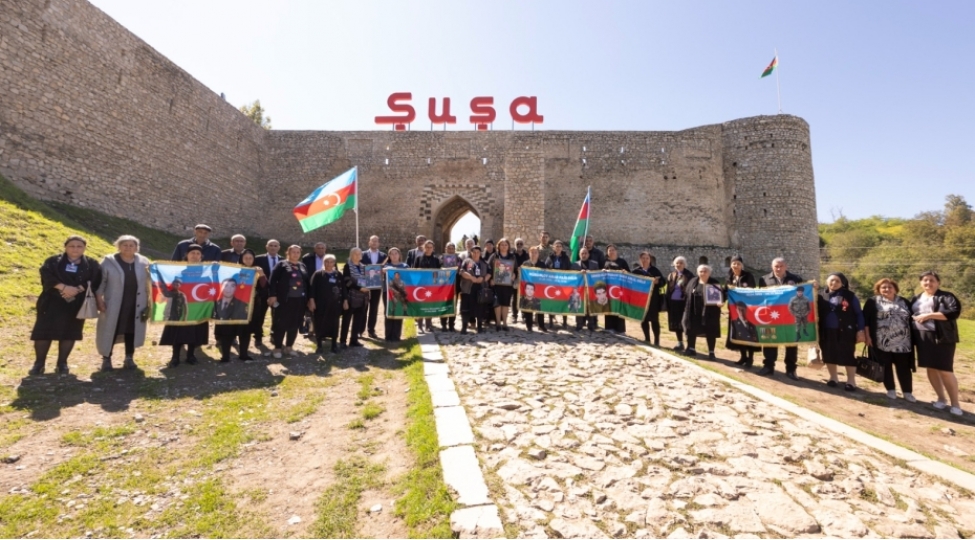 azergoldun-teshkilatchiligi-ile-shehid-ailelerinin-shushaya-seferi-gerchekleshdirilib