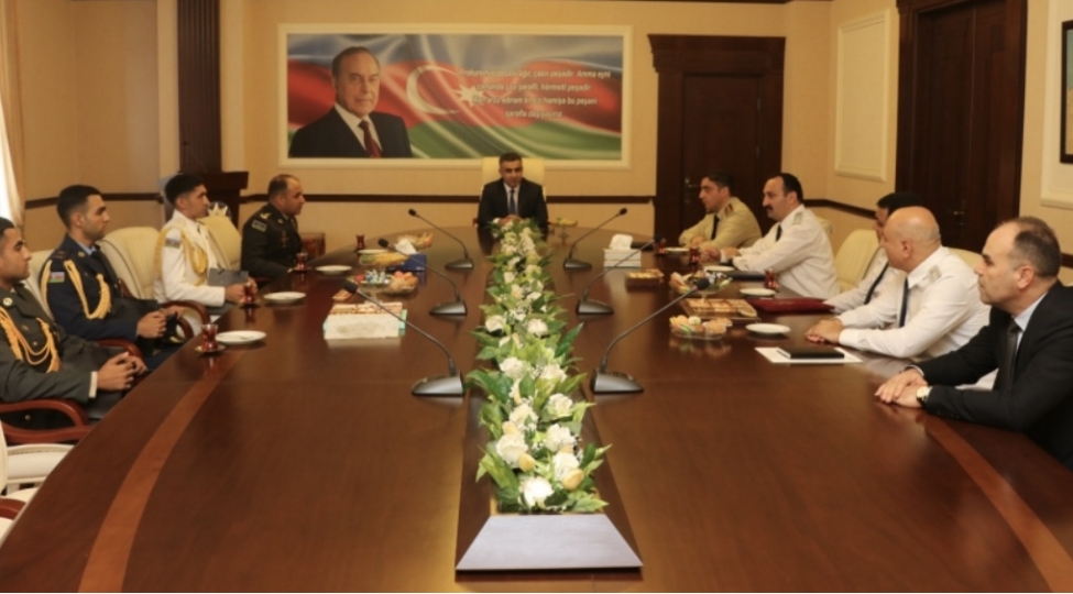 herbi-prokuror-heyder-eliyev-adina-herbi-institutun-kursantlari-ile-gorushub