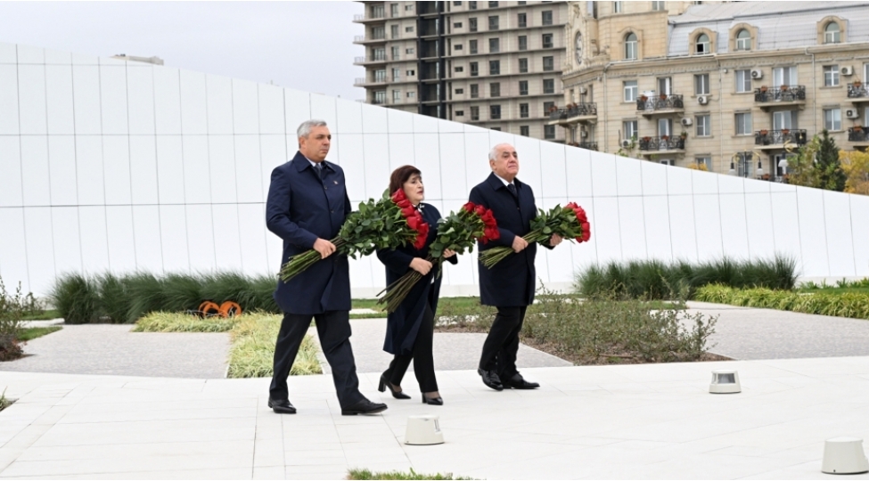dovlet-ve-hokumet-resmileri-bakida-zefer-parkinda-olublar-foto