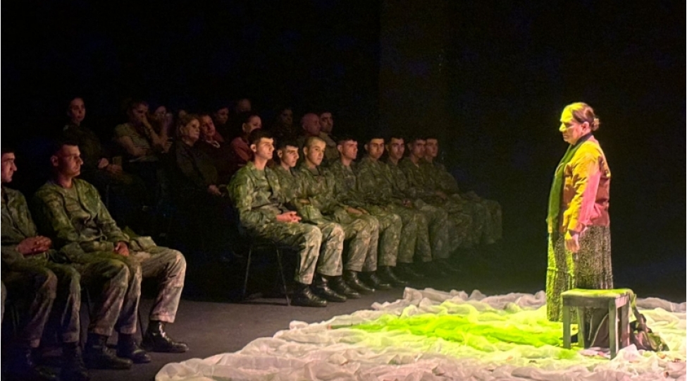 genc-tamashachilar-teatrinda-inaniram-monotamashasi-numayish-olunub