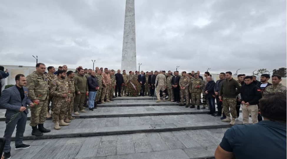 27-sentyabr-anim-gunu-munasibetile-xususi-teyinatlilarin-qazileri-shehid-aileleri-ve-veteranlari-ictimai-birliyi-shehidler-xiyabanini-ziyaret-edib