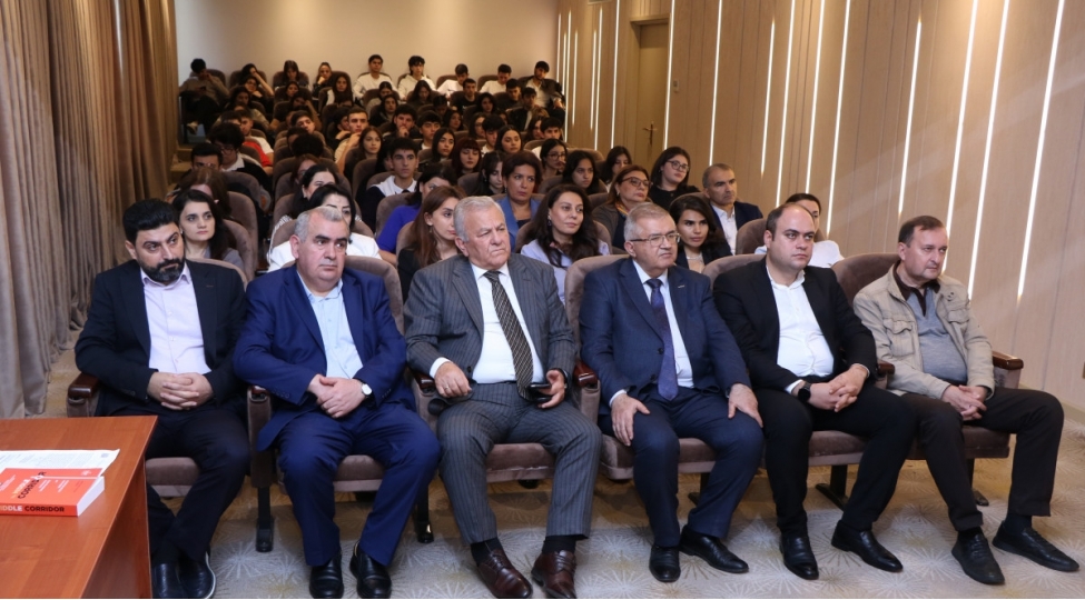 orta-dehliz-kitabi-azmiu-da-teqdim-olundu