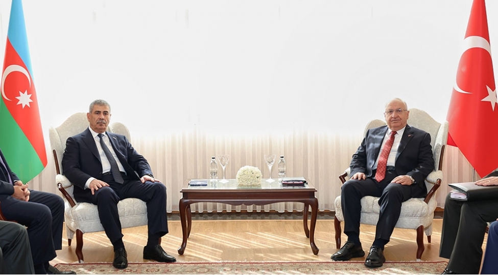 ankarada-azerbaycan-ve-turkiye-mudafie-nazirleri-gorushub