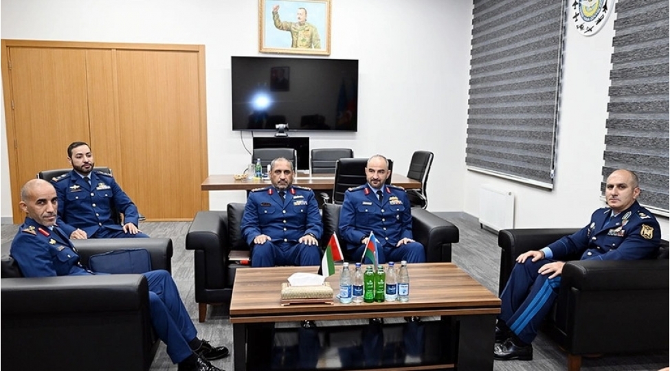 azerbaycan-ve-bee-hhq-komandanlari-gorushub