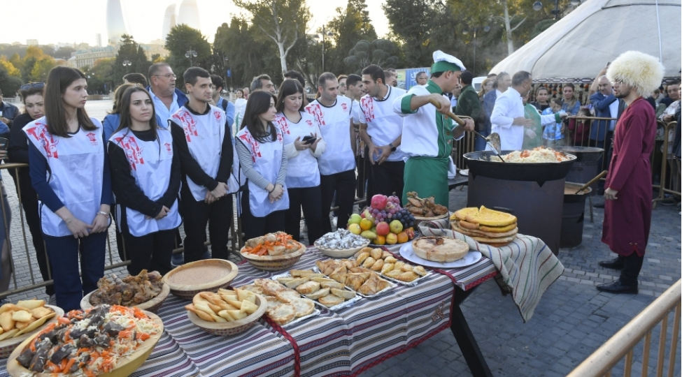 baki-bulvarinda-turkmenistan-milli-pavilyonunun-achilishi-olub