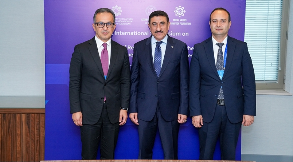 dovlet-komitesinin-sedri-beynelxalq-simpozium-cherchivesinde-bir-sira-gorushler-kechirib