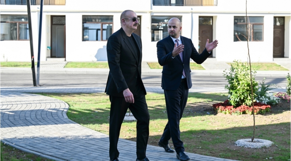 prezident-ilham-eliyev-zengilan-sheherinde-104-menzilli-yashayish-kompleksinde-gorulmush-ishlerle-tanish-olub