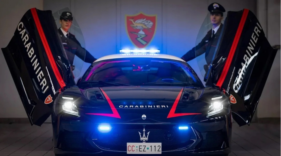 maseratiden-italiya-polisine-hediyye