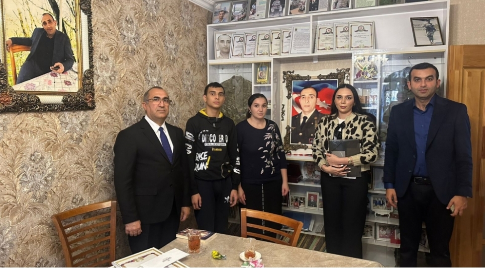 yap-sumqayit-sheher-teshkilatinin-numayendeleri-shehid-ailelerini-ziyaret-edibler-3