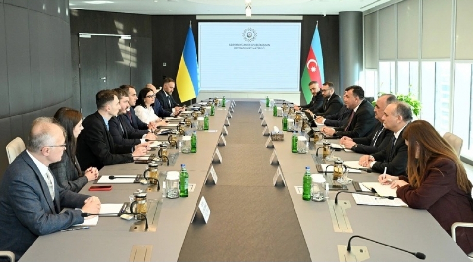azerbaycan-ukrayna-ile-sehiyye-senayesi-sahesinde-emekdashligi-muzakire-edib