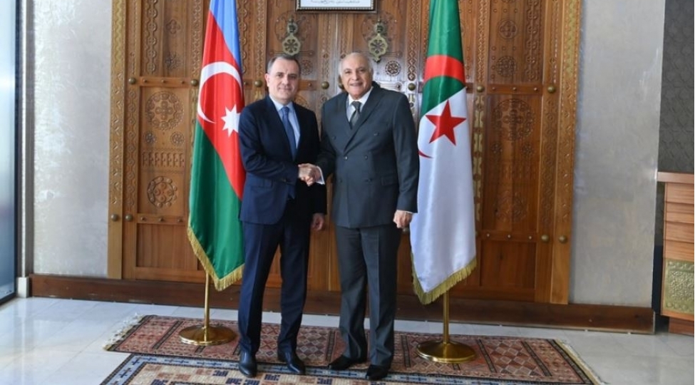 azerbaycan-ve-elcezair-xin-bashchilari-arasinda-gorush-kechirilib