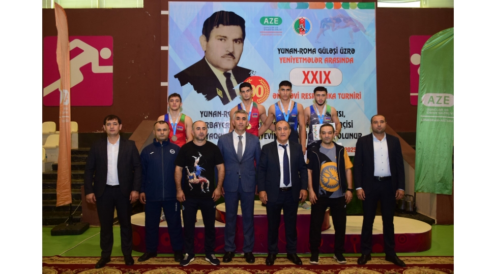 taninmish-pehlevanin-anadan-olmasinin-90-illik-yubileyine-hesr-edilmish-turnir