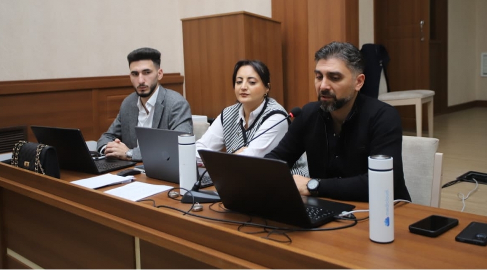 naxchivanin-sehiyye-muessiselerinde-numunevi-tibbi-informasiya-sisteminin-tetbiqi-ile-bagli-telimlere-start-verilib