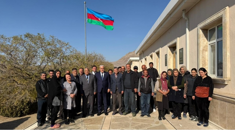 milli-meclisin-deputati-vuqar-rehimzade-culfada-sechicileri-ile-novbeti-gorushunu-kechirib-foto-7