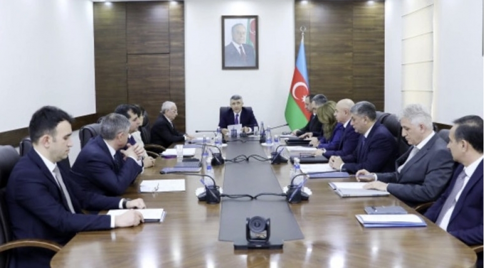 bezi-mehkeme-sedrlerinin-hakimlik-selahiyyetlerine-xitam-verilib