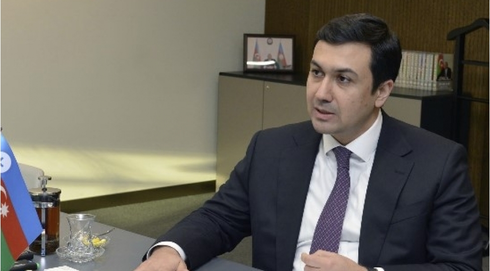 orxan-nezerli-emek-bazarina-yeni-daxil-olan-genclere-vergi-guzeshtleri-ola-biler