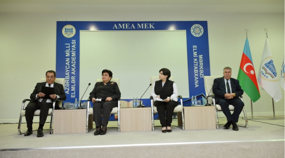 hazirda-internet-dilinde-danishan-bir-nesille-uz-uzeyik