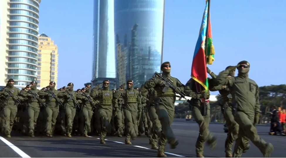 zefer-gunune-hesr-olunmush-herbi-paradda-dtx-nin-qartal-xususi-teyinatlilarinin-kechidi-video