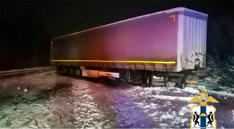 rusiyada-minik-ve-yuk-mashinlari-toqqushub