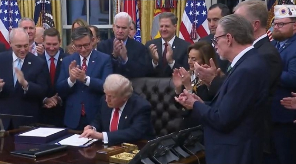 tramp-menim-imzamla-federal-hokumet-normal-fealiyyetini-berpa-edecek