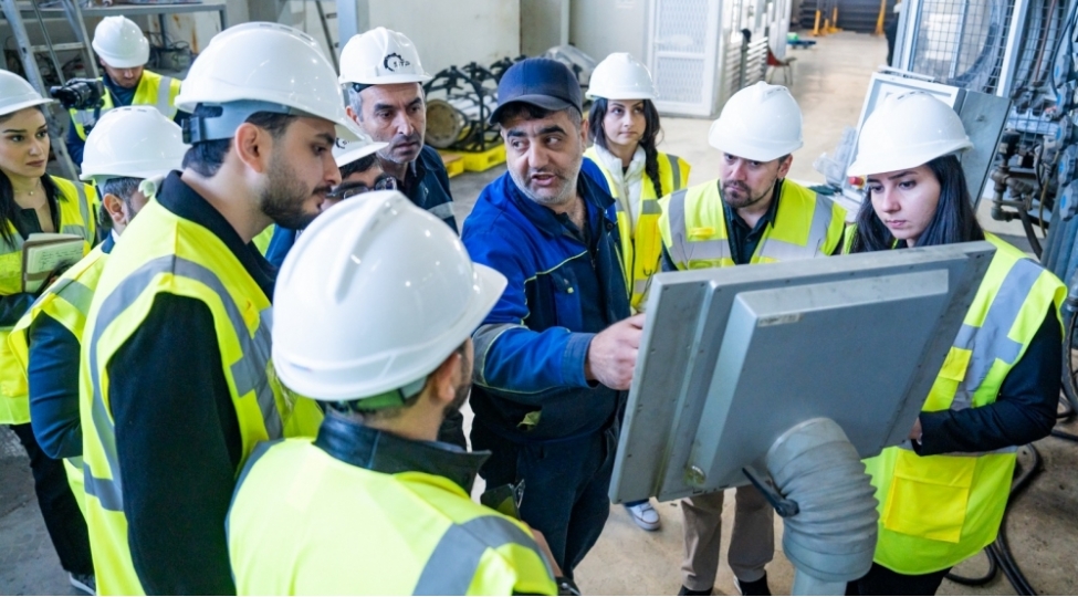 senaye-40-hazirliq-proqrami-cherchivesinde-muessiselerin-texnoloji-hazirliq-seviyyesi-qiymetlendirilir