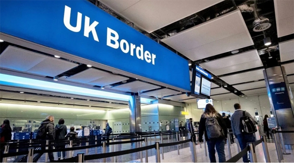 britaniya-miqrantlar-uchun-qalma-shertlerini-sertleshdirir