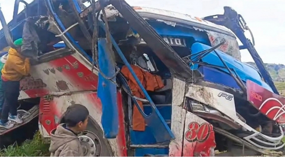 ekvadorda-bash-veren-avtobus-qezasinda-azi-12-nefer-olub