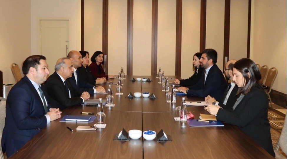 azerbaycan-ve-ermenistan-parlament-numayende-heyetleri-arasinda-gorush-olub