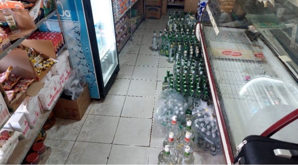 shemkirde-perakende-satish-magazasinda-saxta-araqlar-ashkarlanib