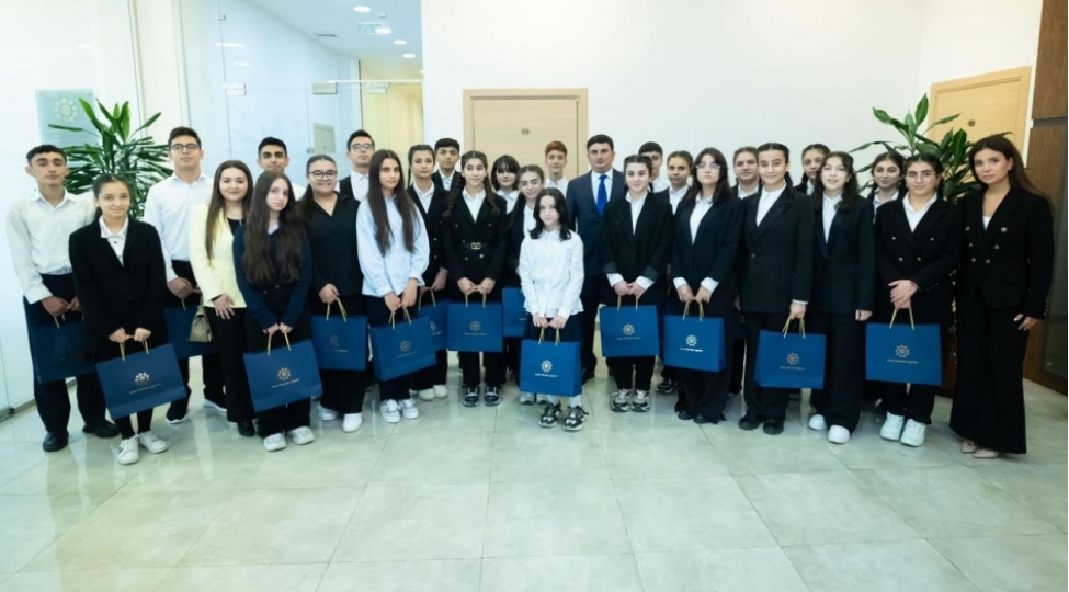 sosial-xidmetler-agentliyinde-mekteblilerle-gorush-kechirilib