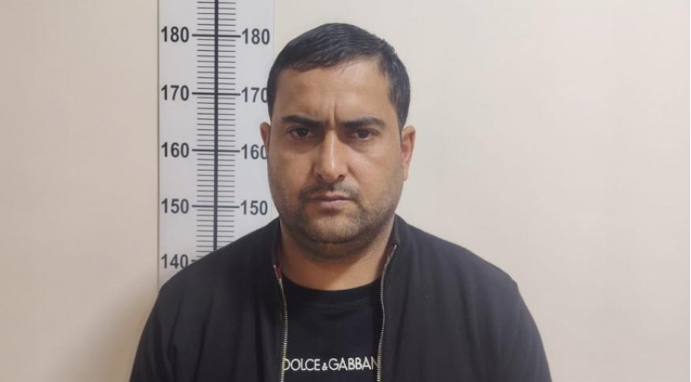 ishe-duzeltmek-adi-altinda-deleduzluq-eden-shexs-saxlanilib