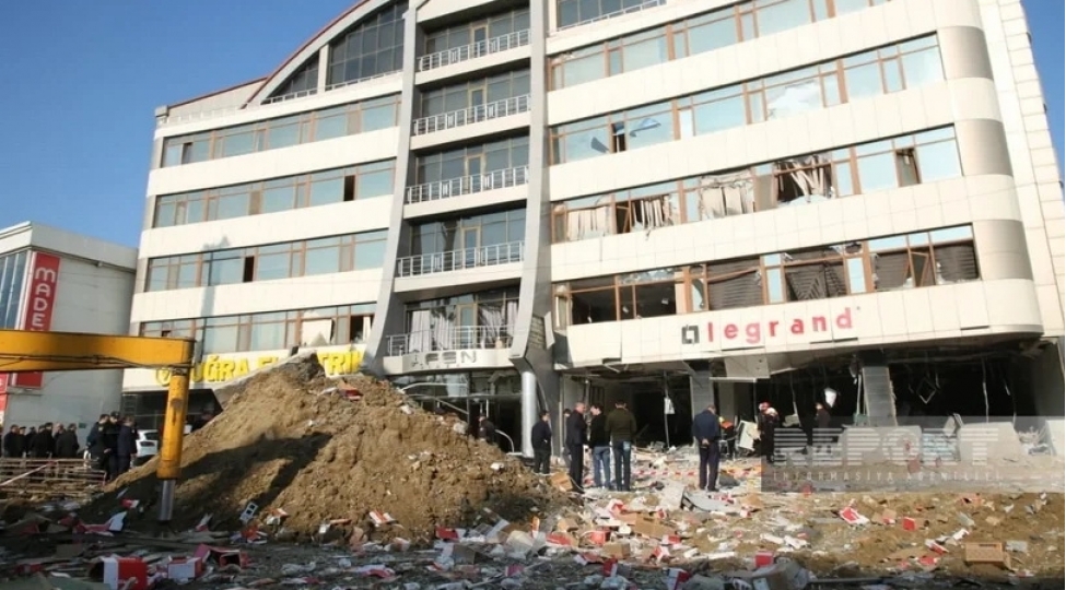 afen-plazadaki-partlayishda-xesaret-alan-shexsin-veziyyeti-pisleshdi-ve