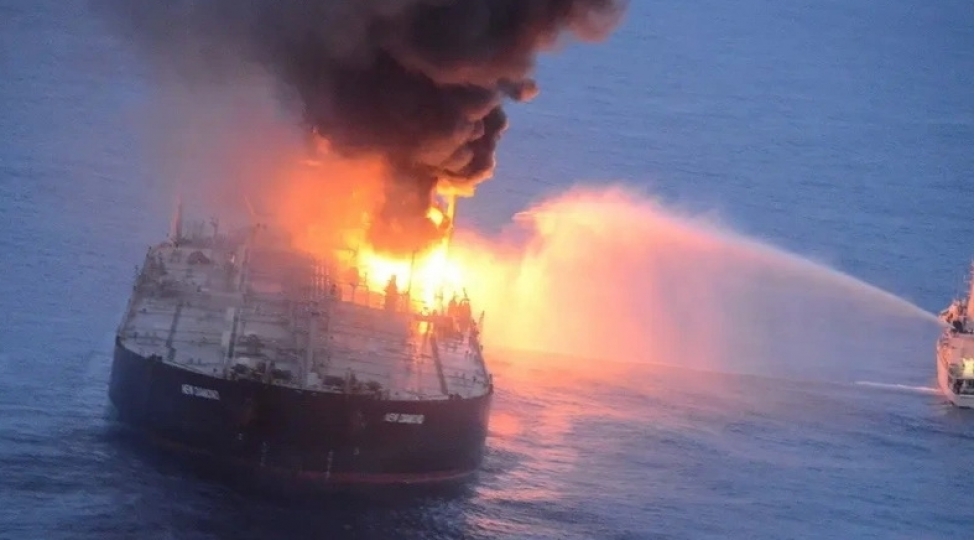 bosfor-bogazi-yaxinliginda-partlayan-tankerin-minaya-toxundugu-ehtimal-edilir