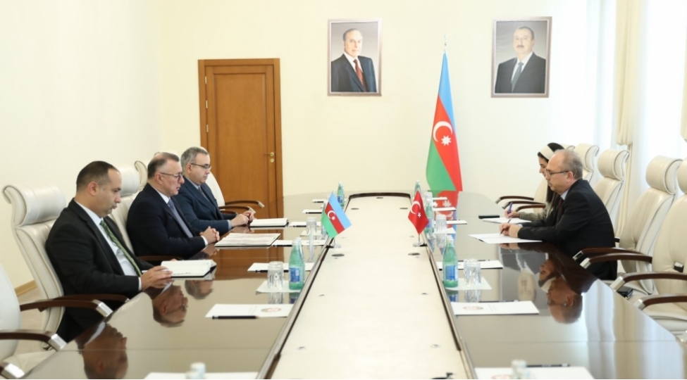 sehiyye-nazirliyinde-turkiyenin-sefiri-ile-gorush-kechirilib