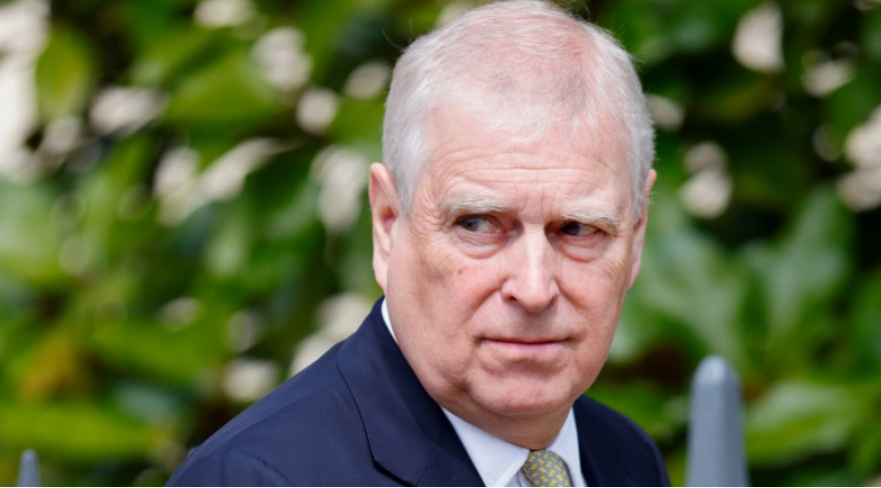 qardashini-son-kral-titullarindan-mehrum-edib