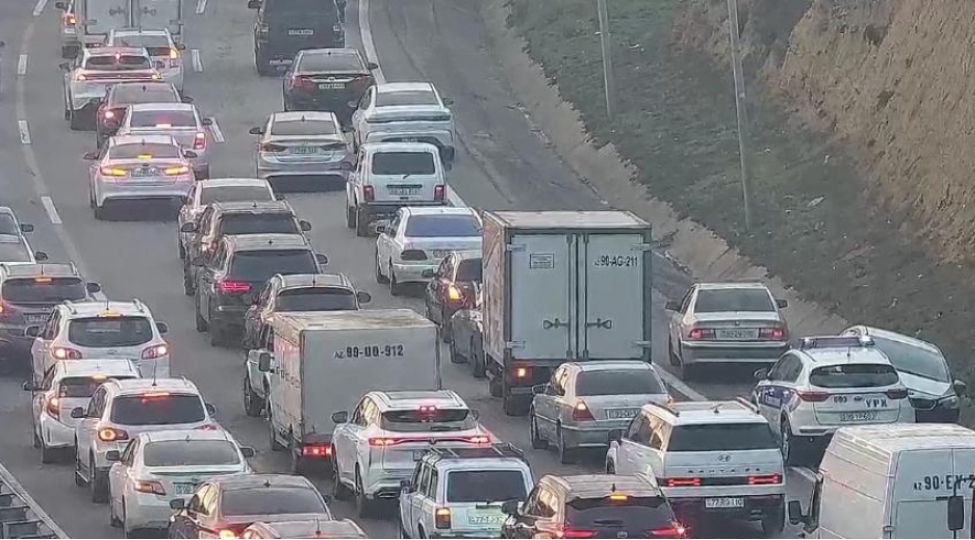 lokbatan-dairesi-istiqametinde-neqliyyatin-hereketinde-sixliq-mushahide-olunur