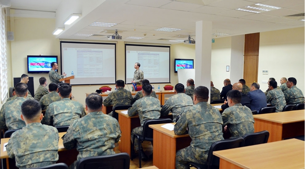 bakida-nato-nun-mobil-telim-qrupu-terefinden-seminar-meshgele-kechirilir