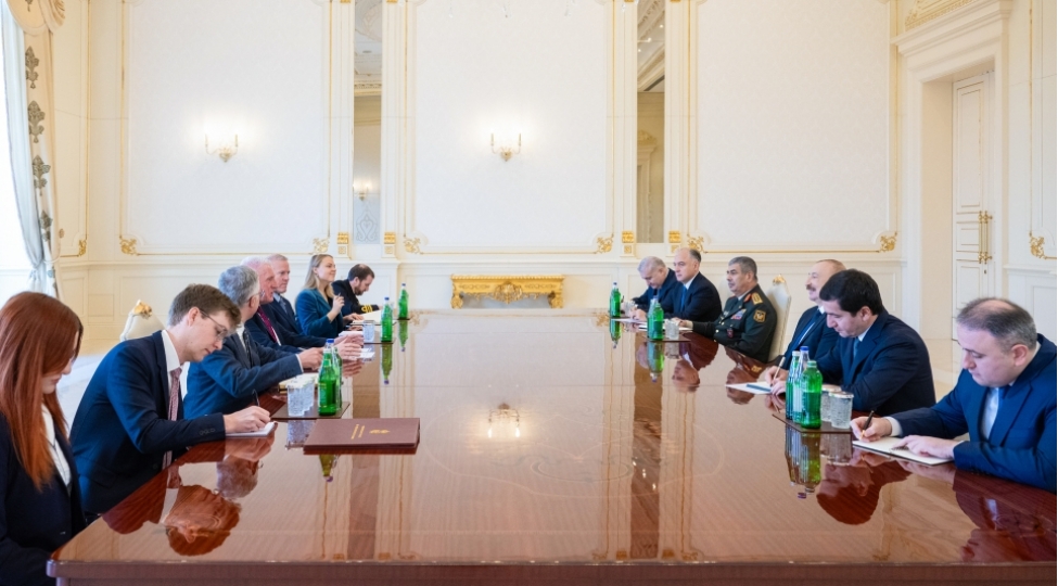 prezident-ilham-eliyev-birleshmish-kralligin-mudafie-uzre-dovlet-nazirini-qebul-edib