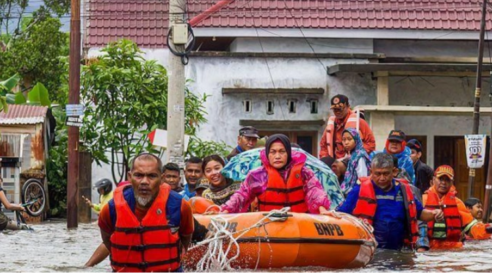 indoneziyada-dashqinlarin-qurbanlarinin-sayi-850-e-yaxinlashib