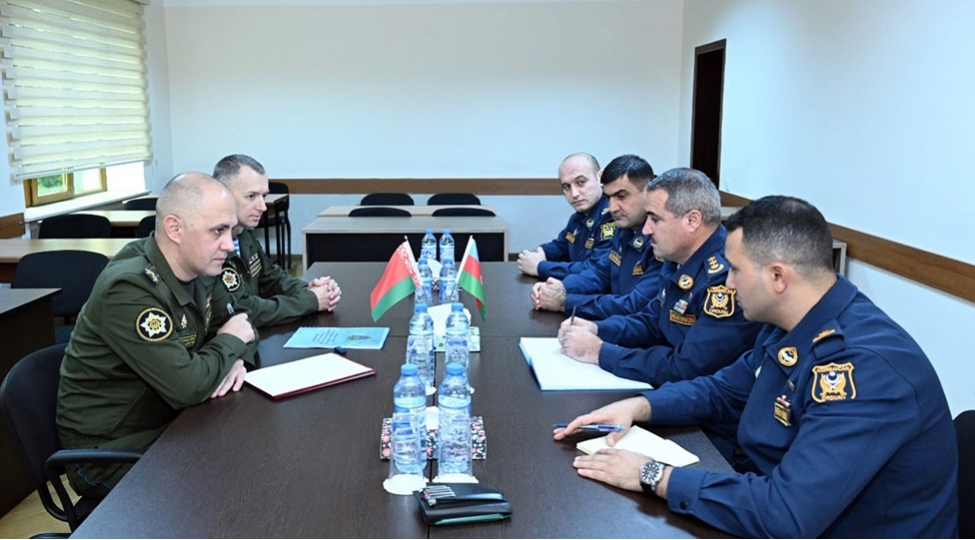bakida-azerbaycan-ve-belarus-herbi-mutexessisleri-gorushub