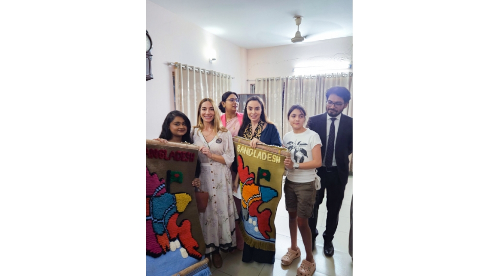 leyla-eliyeva-ve-arzu-eliyeva-dekkede-ushaq-evini-ziyaret-edibler