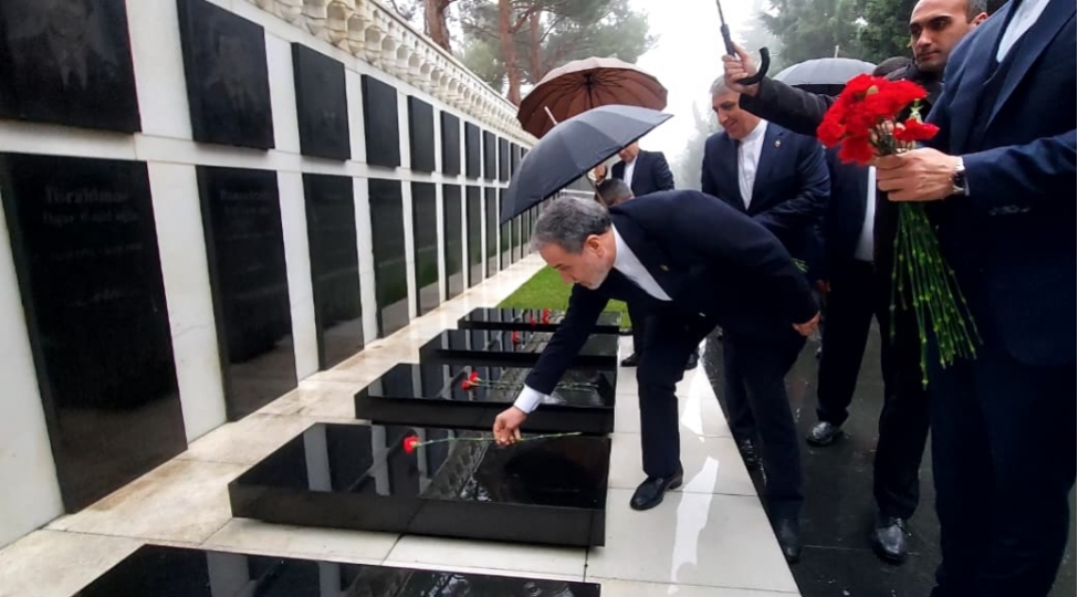 iranin-xarici-ishler-naziri-bakida-shehidlerin-xatiresini-anib