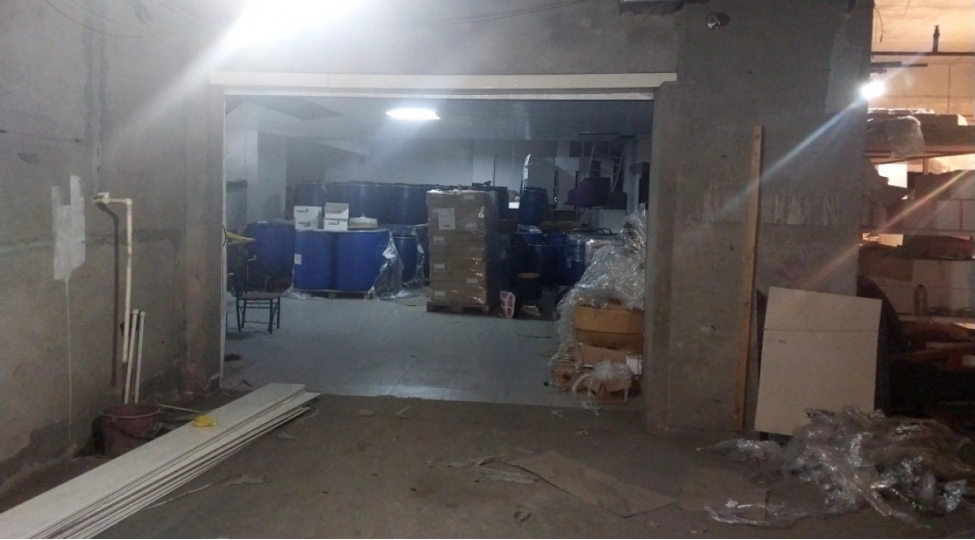 bakida-yangin-tehlukeli-kosmetoloji-vasitelerin-satishi-anbarinin-fealiyyeti-dayandirilib-video