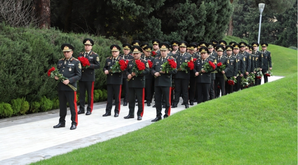 dovlet-xidmetinin-emekdashlari-ulu-onder-heyder-eliyevin-xatiresini-yad-edibler