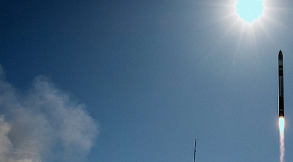 amerikanin-electron-raketi-yata-nin-raise-4-adli-eksperimental-peykini-orbite-chixarib