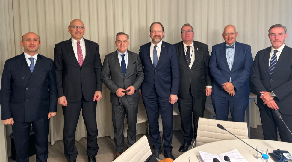 haaqada-azerbaycan-niderland-terefdashliginin-derinleshdirilmesi-barede-qarshiliqli-maraq-tesdiq-olunub